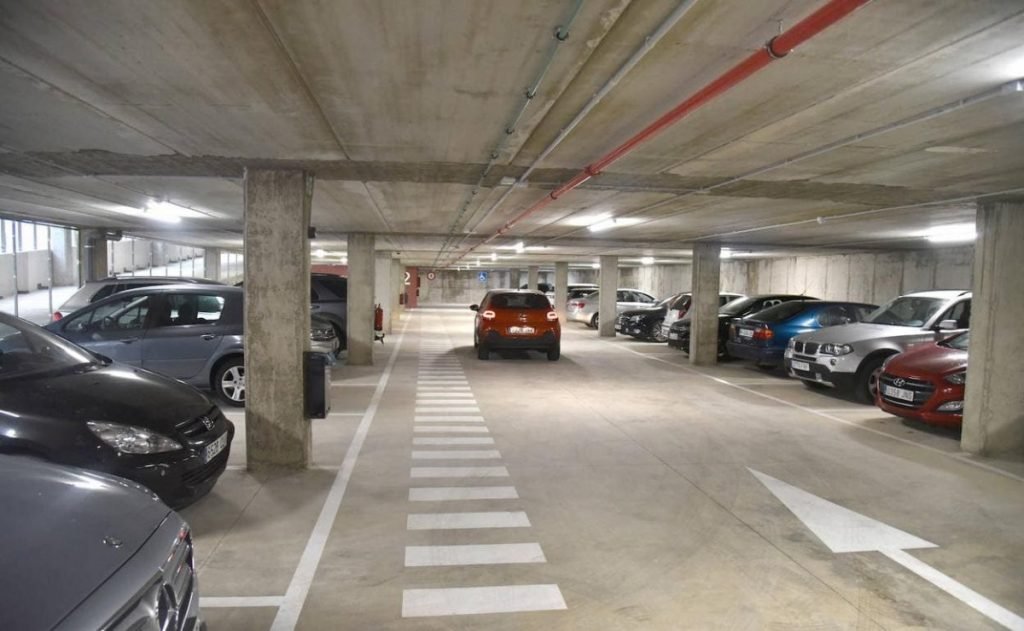La Diputación estudia cómo solucionar las goteras del parking Plasencia