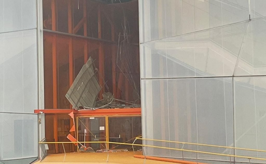 Se derrumba parte del falso techo del Palacio de Congresos de Plasencia